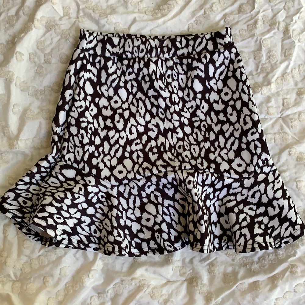 BRAND NEW Leopard mini skirt